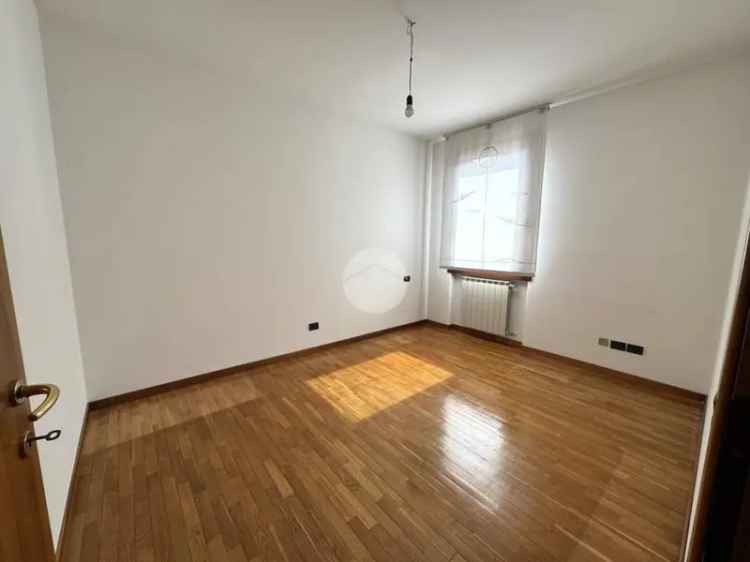 Villa a Schiera Esine: Giardino, Box Doppio, 3 Camere, 4 Bagni, Sauna