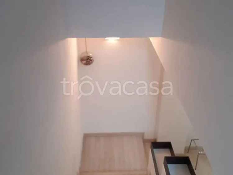 Casa Indipendente Arredata a Nave