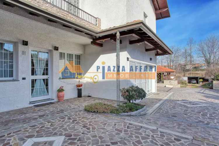 Villa in Vendita a Carnago: Giardino, 3 Camere, Box Triplo