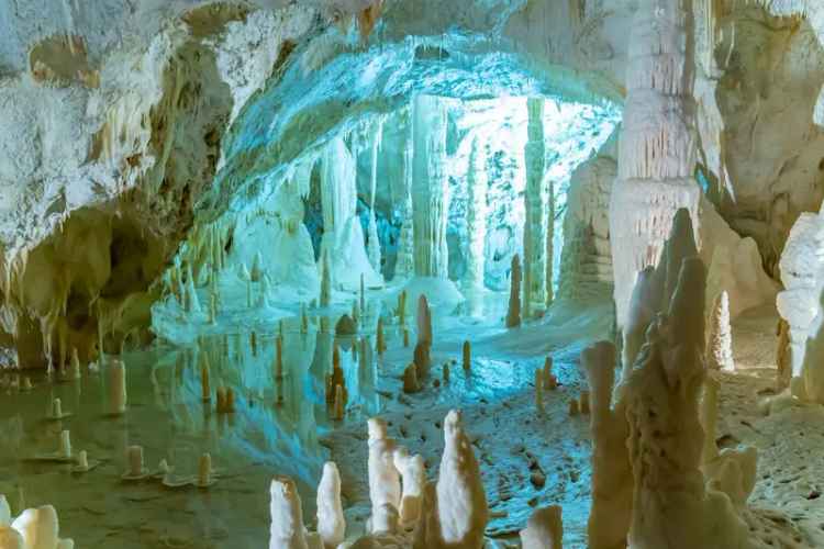 Rustico-casale a Genga vicino alle Grotte di Frasassi