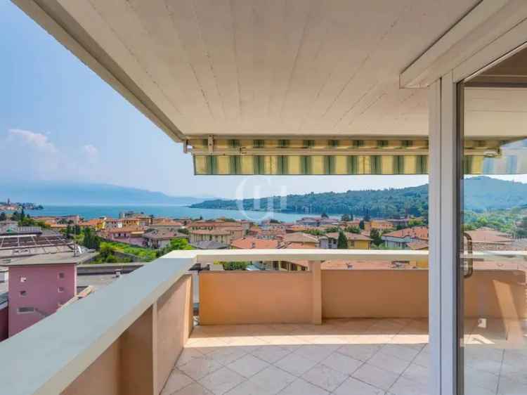 Attico con vista lago a Salò