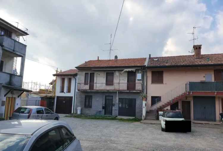 Casa a Due Piani con Box Doppio e Rustico