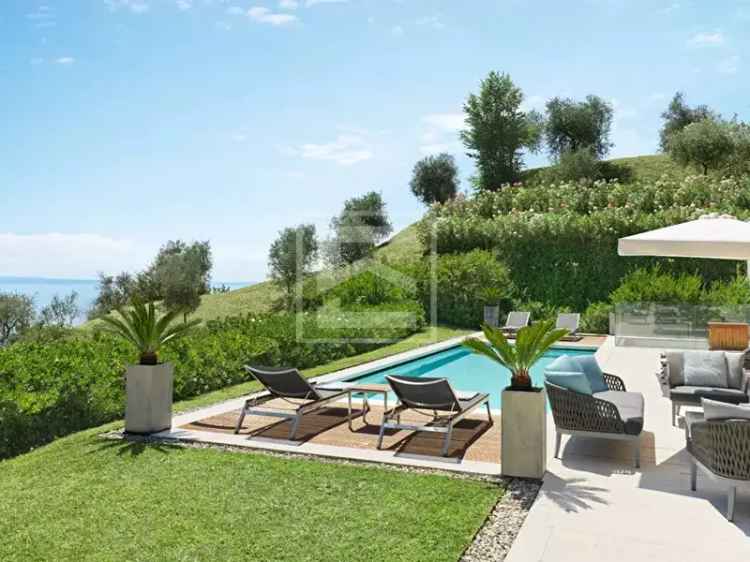 Villa di Lusso con Vista Lago di Garda a Salò
