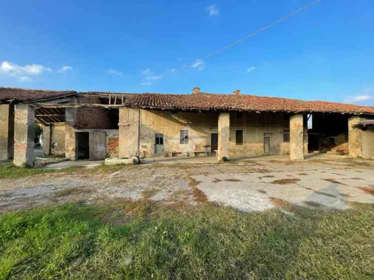 Rustico in Vendita Melotta vicino Soncino e Crema