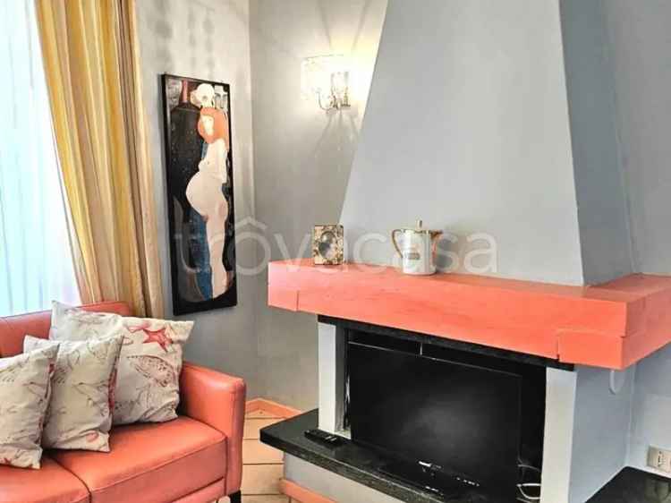 Villa Bifamiliare Manerba del Garda: 3 livelli, 3 bagni, piscina