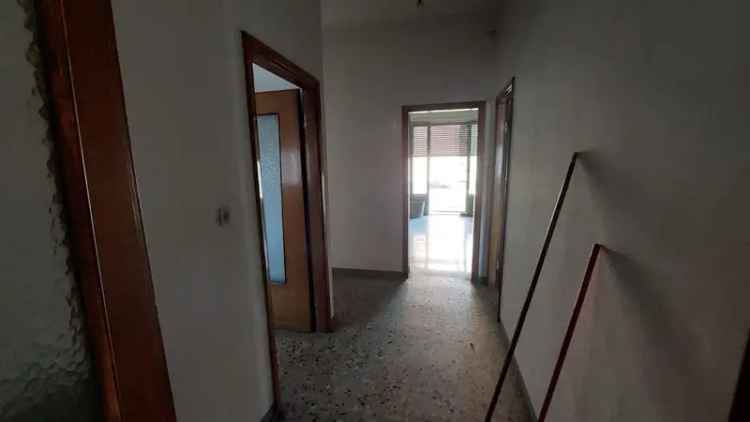 Casa semi-indipendente da ristrutturare Varedo