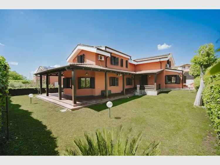 Villa bifamiliare in vendita  a Formello