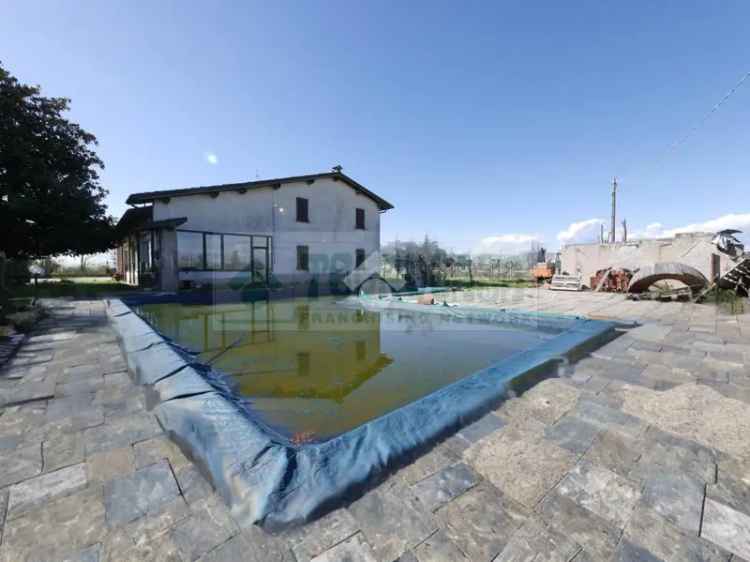 Casa Indipendente con Piscina e Giardino a Urago d Oglio