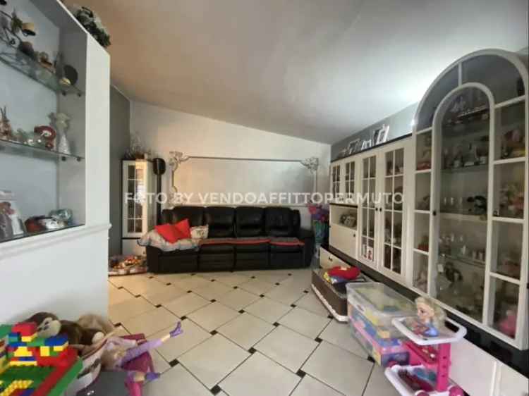 Villa Bifamiliare a Capriolo con Giardino e Doppio Appartamento