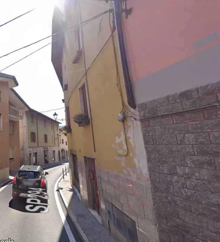 BILOCALE CON SOFFITTA E RIPOSTIGLIO
