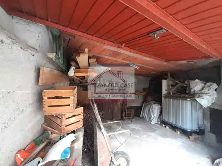 Appartamento Indipendente a Pezzaze con Cortile e Garage