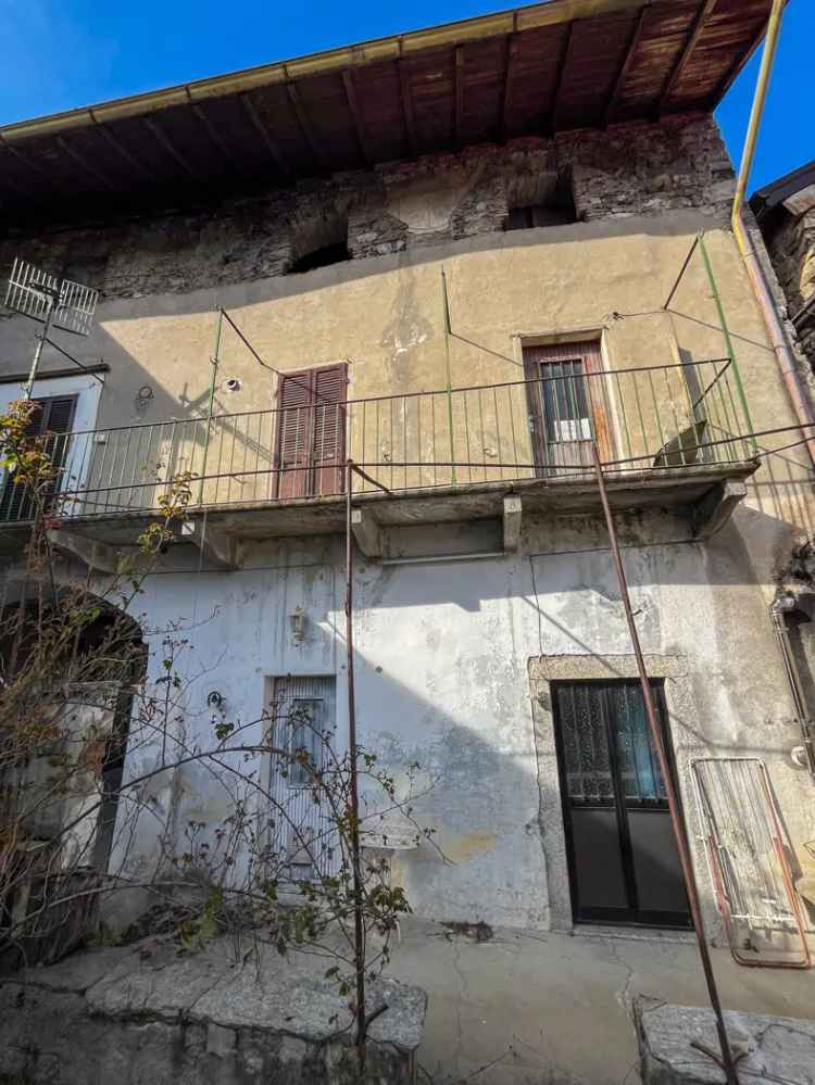 Terratetto Pellio Inferiore 112mq 5 Locali Giardino Ristrutturare