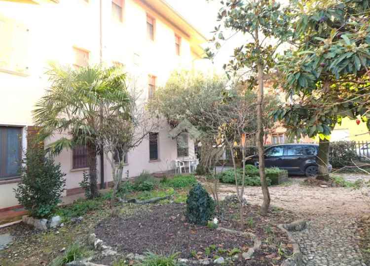 Roverbella - Bifamiliare 4 Camere Giardino Box Triplo