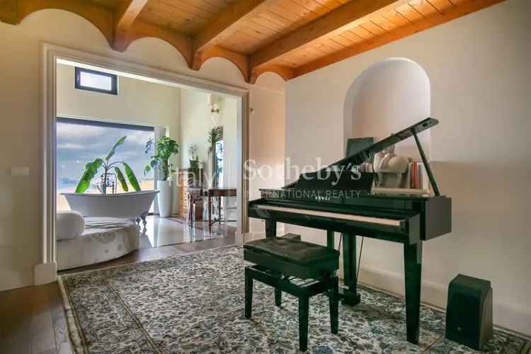 Casale di Lusso con SPA e Vista Mare nelle Marche