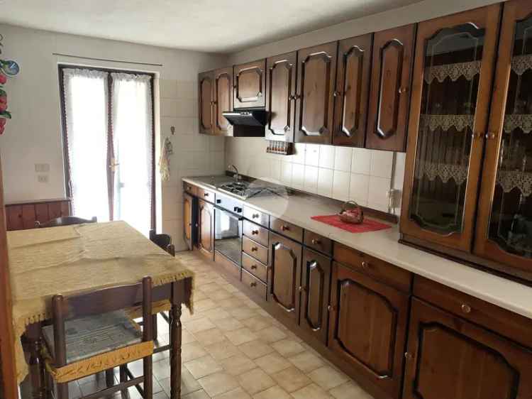 Casa Indipendente Malonno: Trilocale con Box Triplo e Orto