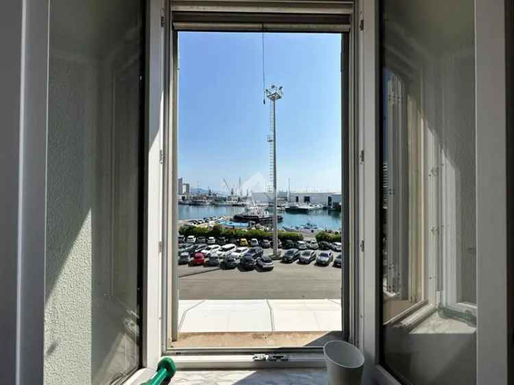 5 Locali in Vendita a Savona - Darsena - Vista Mare