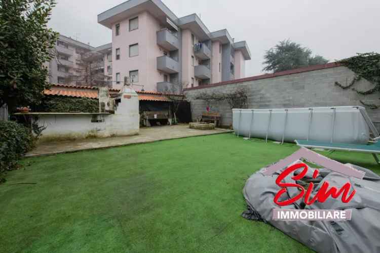 Casa Indipendente con Giardino a Novara - 3 Appartamenti