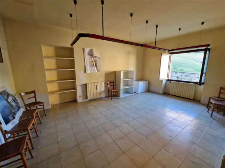 Casa indipendente trilivelli Leggiuno giardino 170mq garage doppio