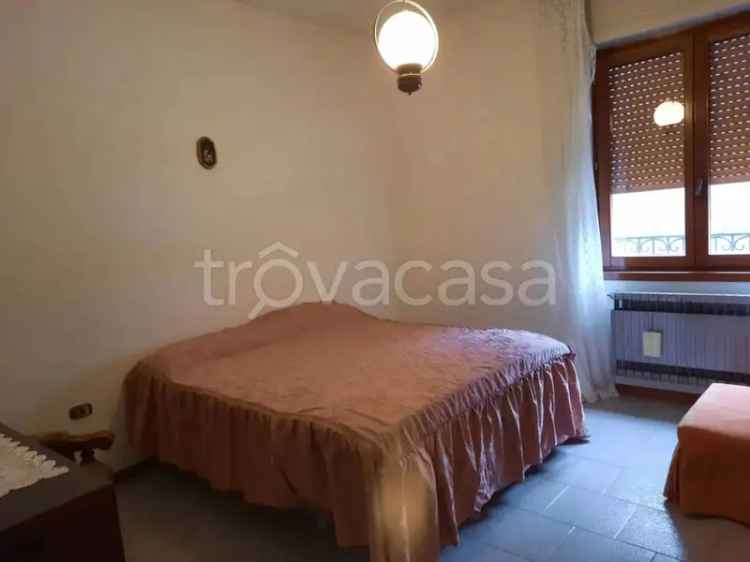 Villa in Vendita a Roè Volciano: 2 piani, ideale per famiglie o attività professionali
