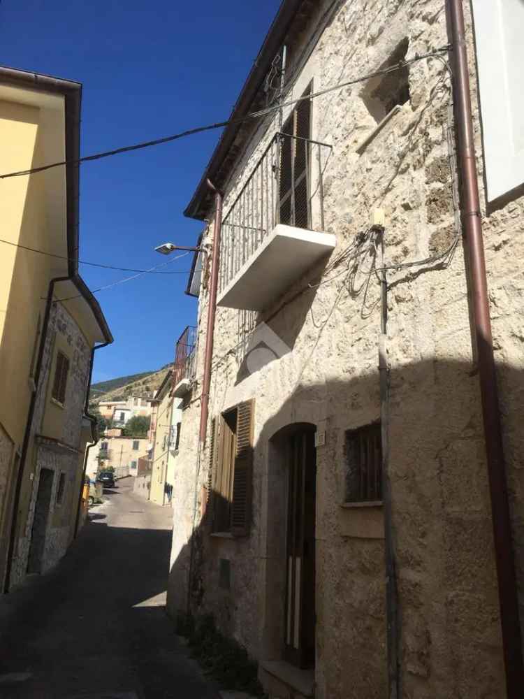 Casa in pietra a Villa Santa Lucia Centro Storico