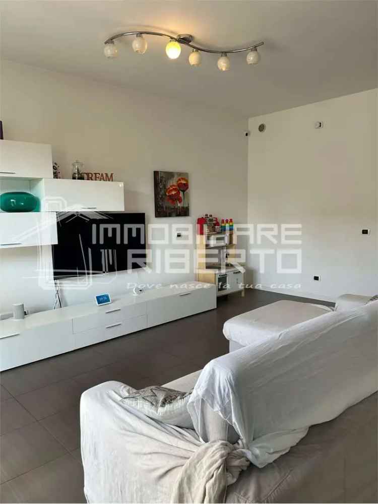 Villa Bifamiliare Cogliate Giardino Patio 2 Camere Bagni Box Auto