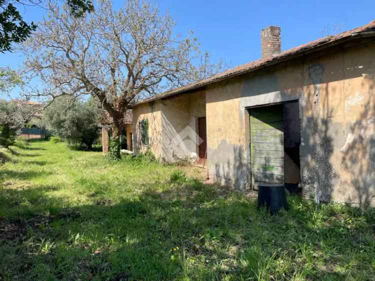 Villa singola 200 mq con annessi e terreno 3500 mq