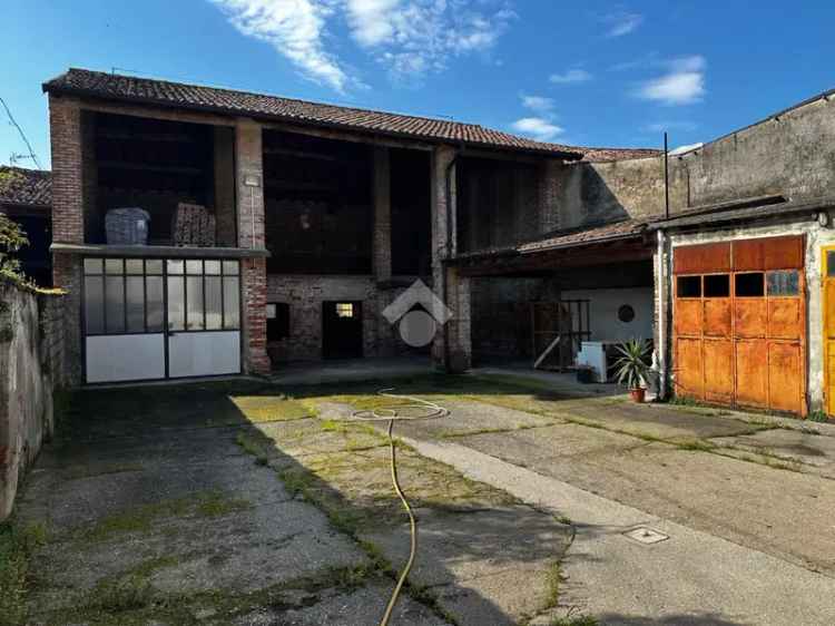 Casa indipendente PRALBOINO 4 stanze ampio cortile