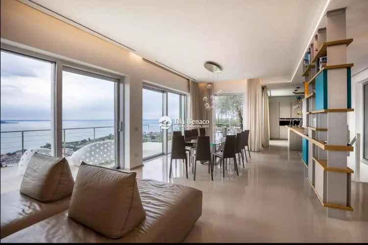 Villa di lusso con vista lago a Toscolano Maderno