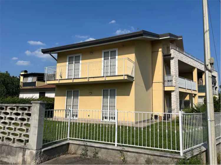 Trilocale Attico in Vendita Usmate Velate
