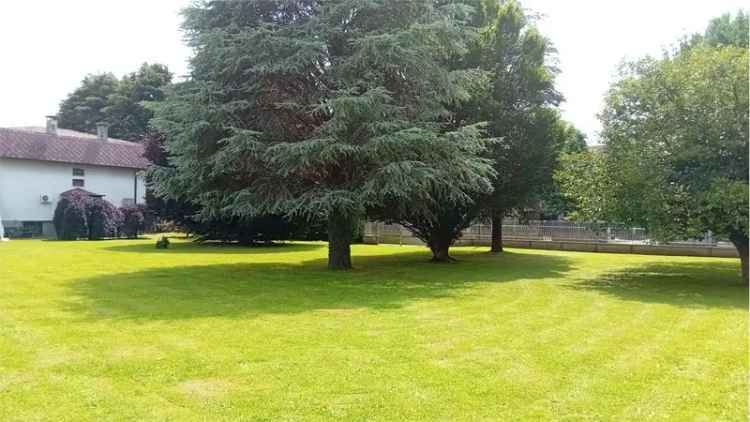 Villa in Vendita Limido Comasco Parco 2000 mq Box Doppio