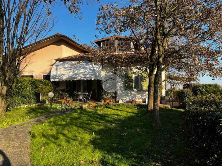 Bifamiliare a Capiano del Colle: Giardino, Box Doppio e Taverna