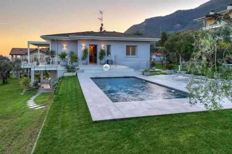 Villa di lusso con vista Lago di Garda a Monte Maderno
