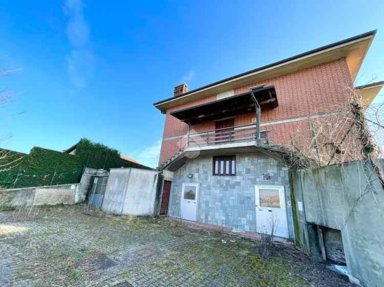 Villa singola panoramica da ristrutturare con ampio giardino