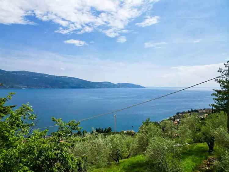 Rustico con Terreno e Vista Lago a Gargnano