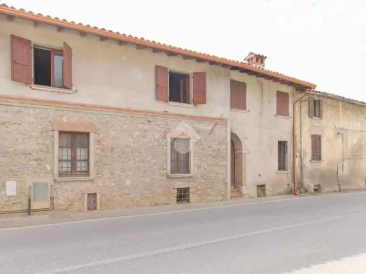 Rustico in Vendita a Gavardo: 430 mq con Corte di 140 mq
