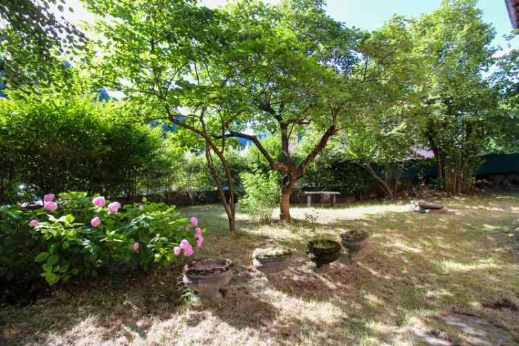 Villa d epoca ristrutturata Pellio Inferiore giardino 700 mq