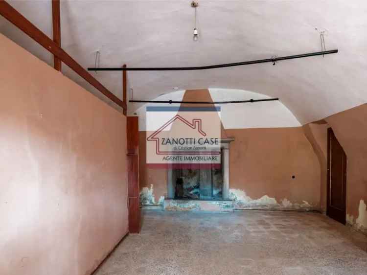 Casa Indipendente Gussago: Villa Bifamiliare da Ristrutturare con Giardino