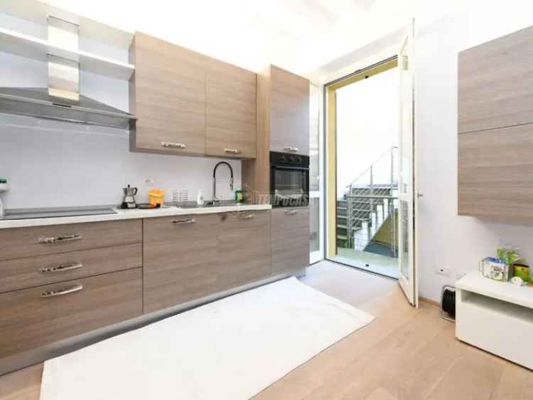 Monolocale ristrutturato con terrazzo a Toscolano Maderno