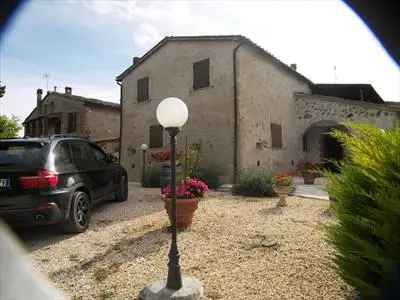 Casale Rustico in Vendita 480 mq 5 Appartamenti Piscina