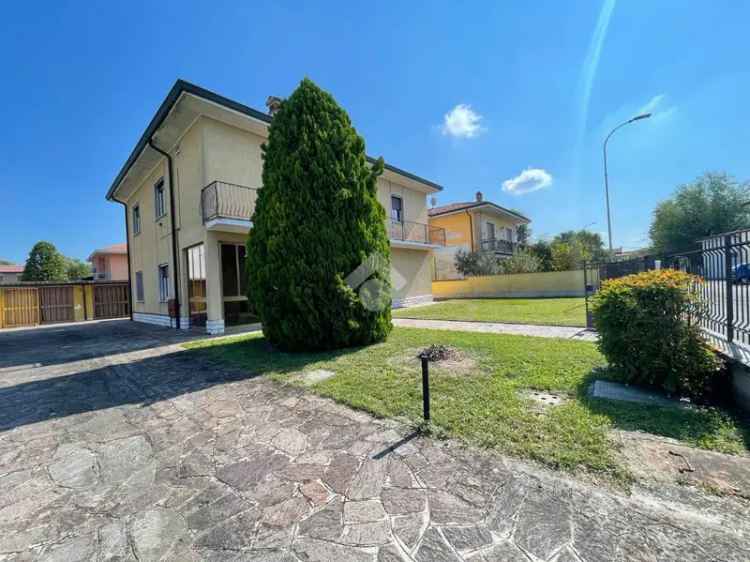 Villa Singola Cremosano: Ampia e Divisibile