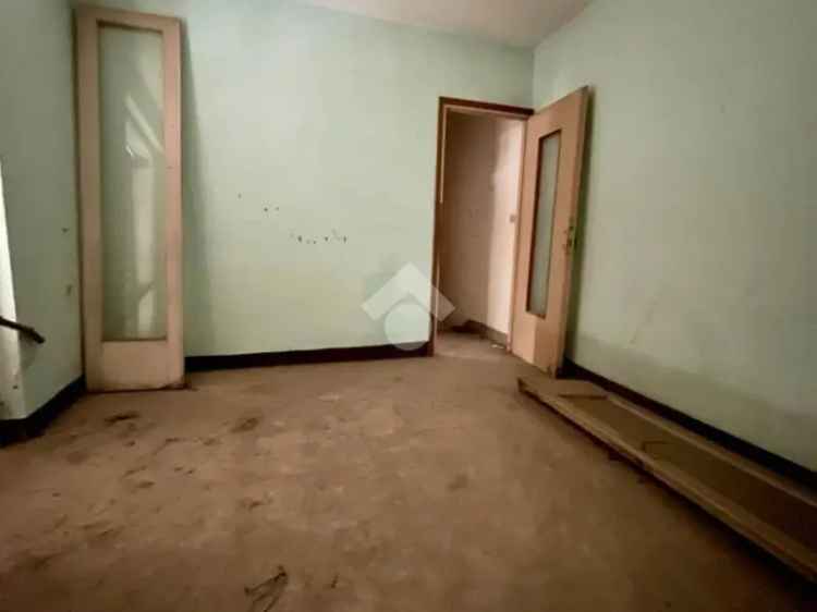 Trilocale Polaveno centro da ristrutturare con box e cantina
