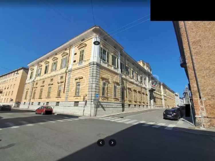 Bilocale in Asta Piano Primo Tre Balconi