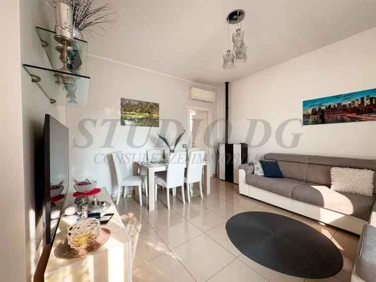 Villa Bifamiliare Meda - Due Appartamenti 125mq - Giardino e Box