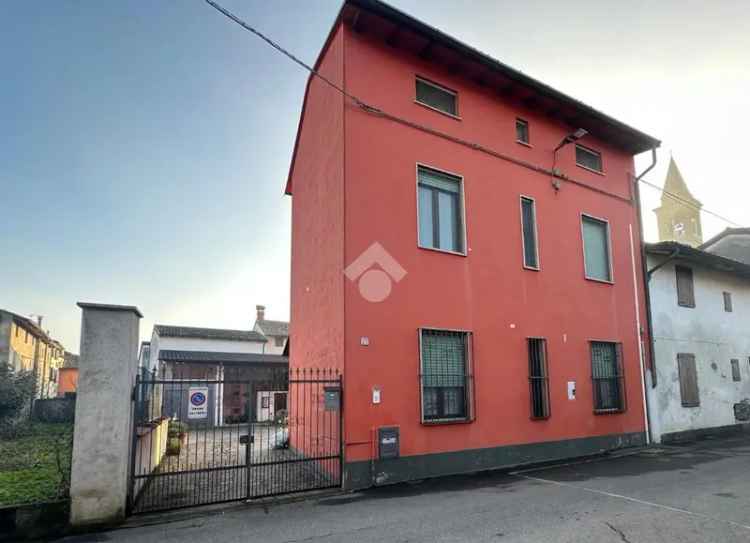 Casa Indipendente Capralba: Soluzione Semindipendente con Cortile e Garage