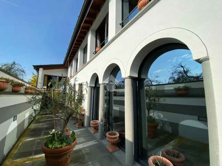 Loft vista lago 465 mq 3 camere 4 bagni