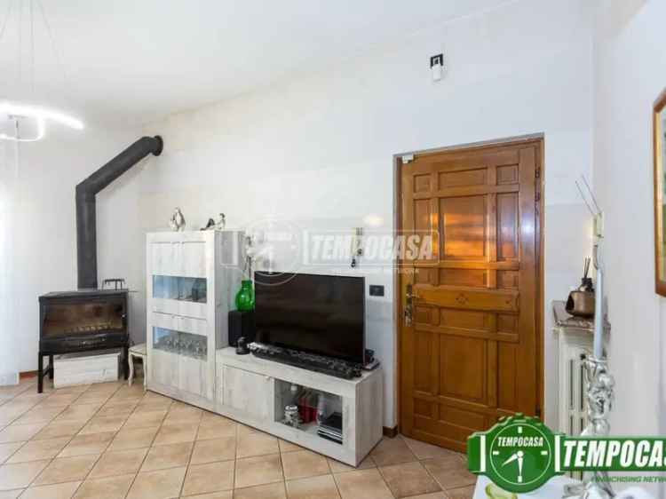 Rezzato - Ampio 4 locali con balcone e terrazzo
