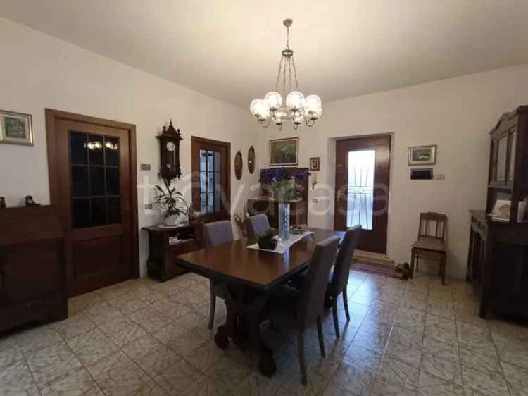 Villa Bifamiliare Chiari Ampi Spazi Giardino Due Appartamenti