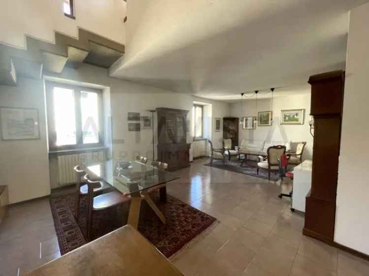 Casa Indipendente Rezzato Tre Livelli Due Appartamenti Terrazzo
