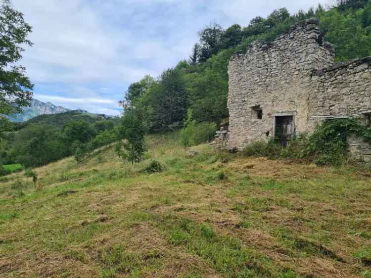 Fienile con 3 ettari di terreno a Capovalle