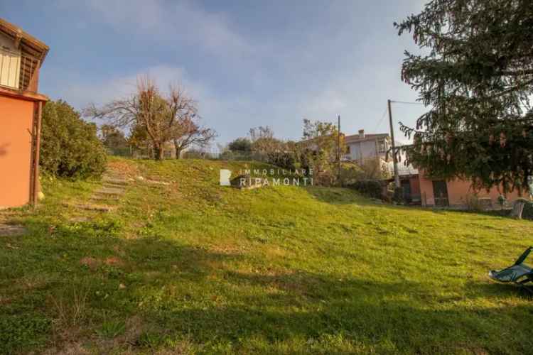 Villa singola con terreno edificabile a Civate vista lago